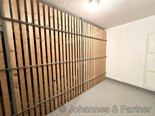 großer und sehr trockener Keller