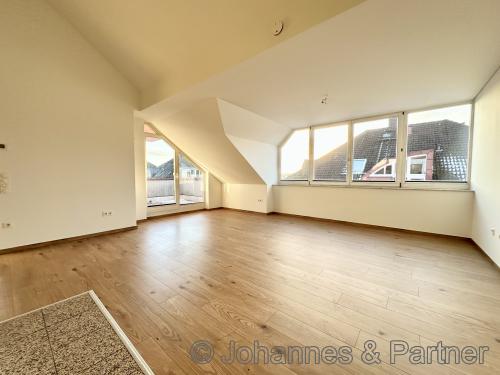 großes und helles Wohnzimmer