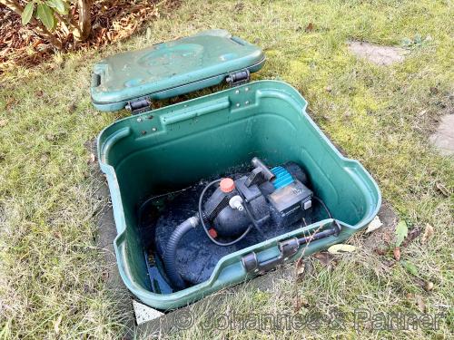 Regenwasserzisterne mit Pumpe