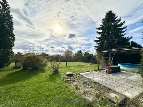 Terrasse & großer Garten