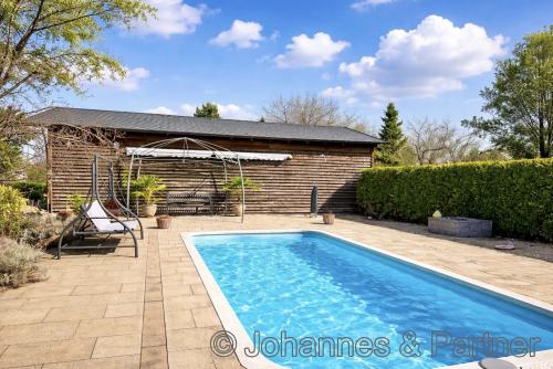 Pool im Garten