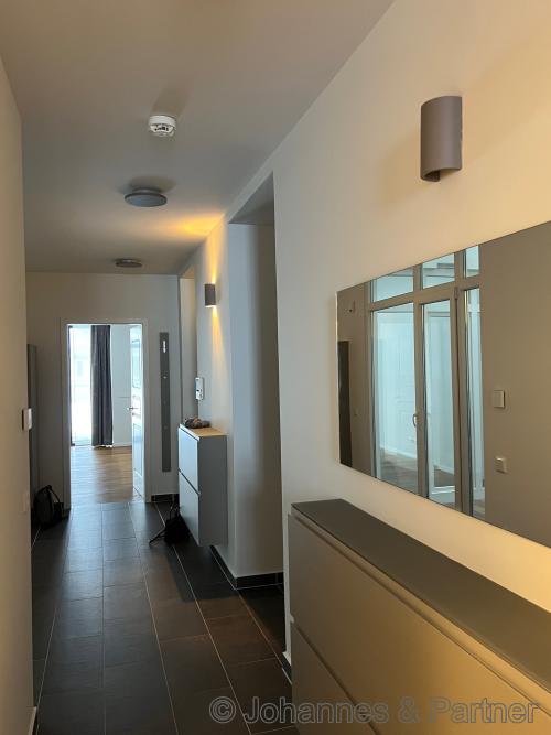 Flur mit angrenzenden Zimmer