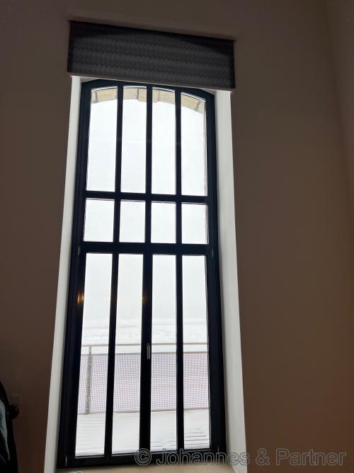 großes Fenster mit herrlichem Ausblick 