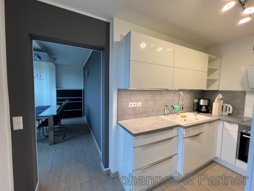 Küche angrenzend (ohne Einbauten)