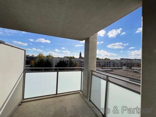1. Balkon und Ausblick  (ähnlich - Beispielfoto aus einer baugleichen Wohnung)