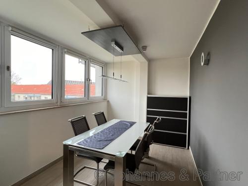 Esszimmer / Arbeiten  (ähnlich - Beispielfoto aus einer baugleichen Wohnung)