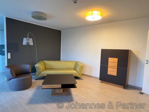 helles Wohnzimmer  (ähnlich - Beispielfoto aus einer baugleichen Wohnung)