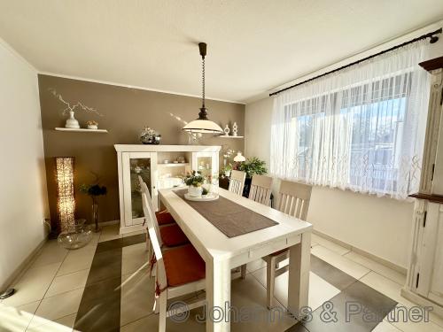 Essbereich am Wohnzimmer