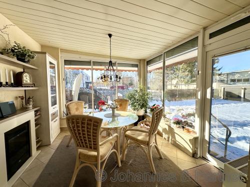 sehr schöner und voll beheizter Wintergarten am Wohnzimmer