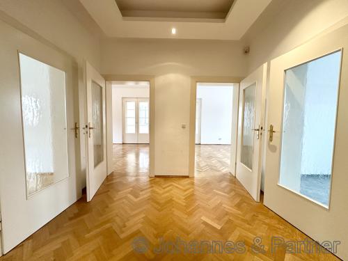 Wohnung im Hochparterre