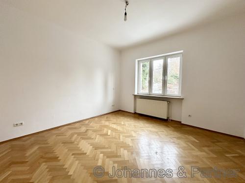 Wohnung im Hochparterre