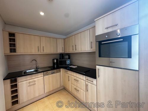 Küche mit Einbauküche