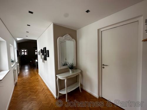 Flur ähnlich (Wohnung ist unmöbliert)