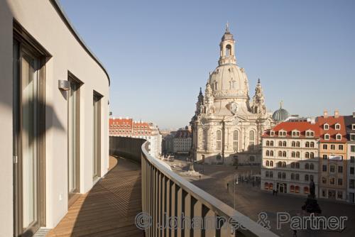 umlaufende Dachterrasse und Ausblick