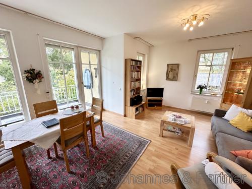 Teil des großen Wohnzimmers (ist etwa doppelt so groß wie dieser Bildausschnitt)