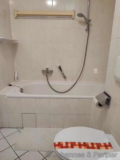Bad mit Badewanne