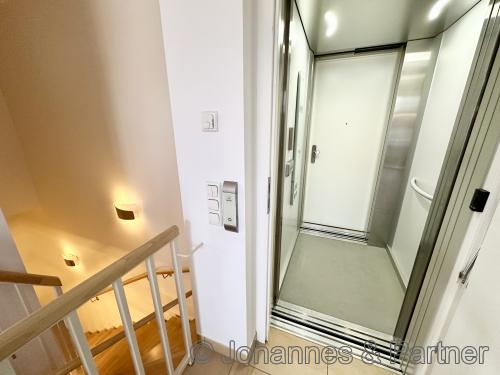 Lift bis in beide Ebenen der Wohnung