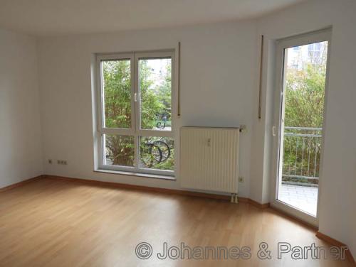 großes und helles Wohnzimmer