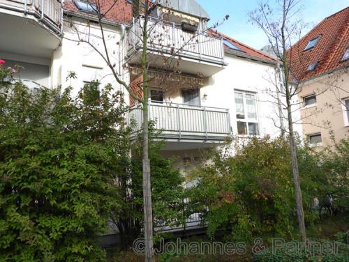 Hausansicht mit Balkon