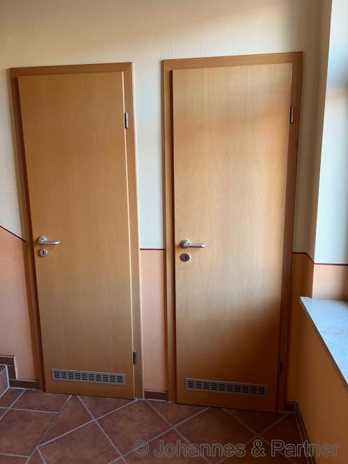 Abstellraum auf halber Treppe