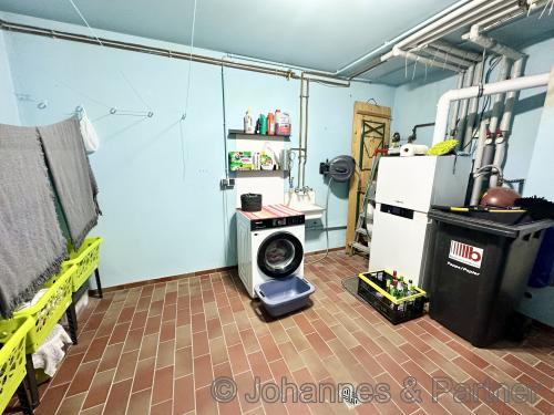 großer Hauswirtschaftsraum im Keller