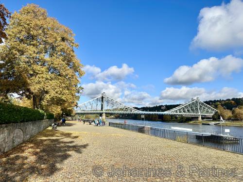 nur 2-3 Fußminuten zum Blauen Wunder