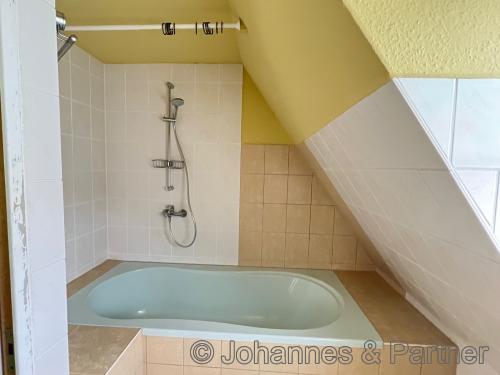 Badezimmer vor Renovierung