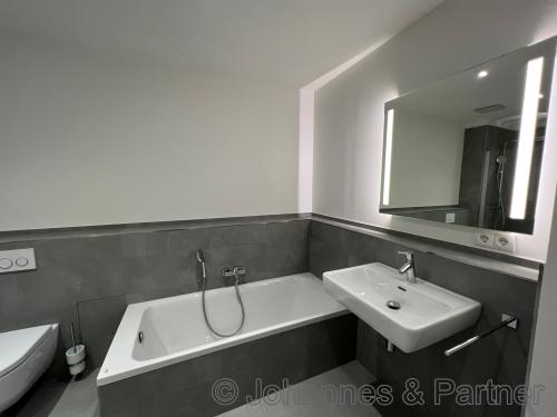Bad mit Badewanne