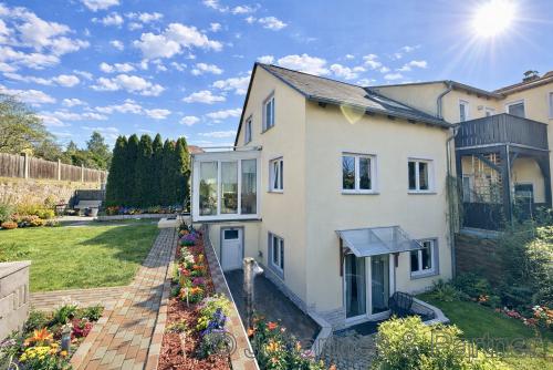 Hausansicht aus dem Garten