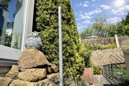 sehr schöne Lage auf der Weinbergseite