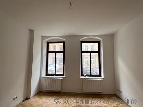 große, helle Zimmer (Beispiel aus der Nachbarwohnung) 