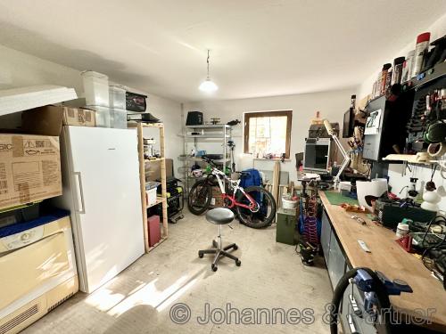 einer der großen Kellerräume im Haus