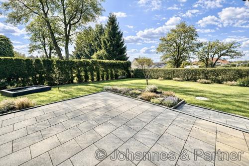 große Terrasse nach Südwesten