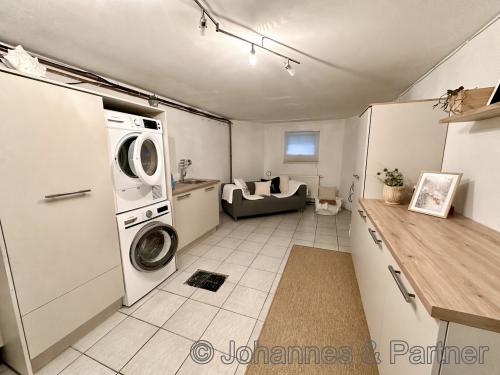 hochwertig ausgebauter Hauswirtschaftsraum im Soutterrain