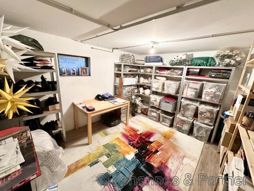 einer der vier großen und hochwertigen Kellerräume