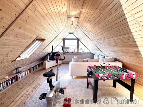 großes nachträglich ausgebautes Dachgeschoss mit weiteren ca. 30 m² Fläche