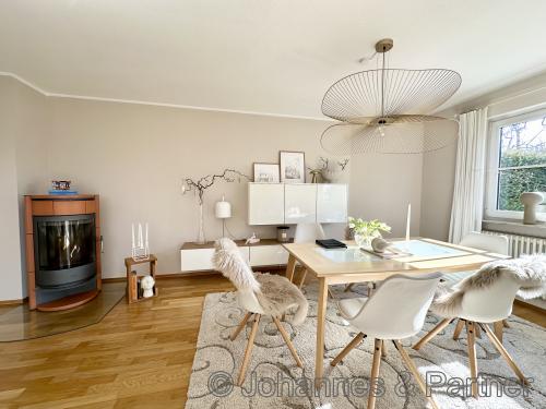 Essbereich mit Kamin