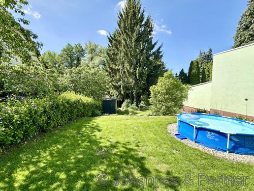 sehr schöner Garten
