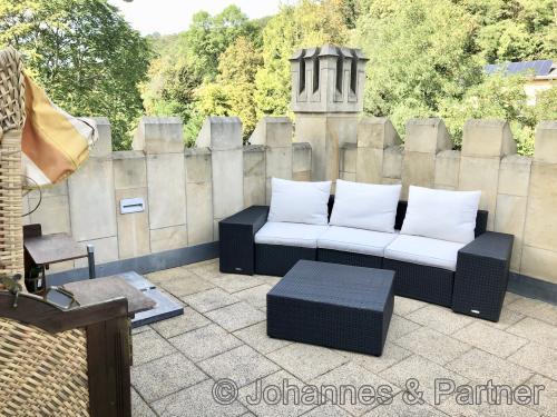 eine der beiden Terrassen (hier die untere)