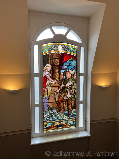 Buntglasfenster im Treppenhaus