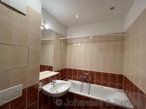 Bad mit Badewanne