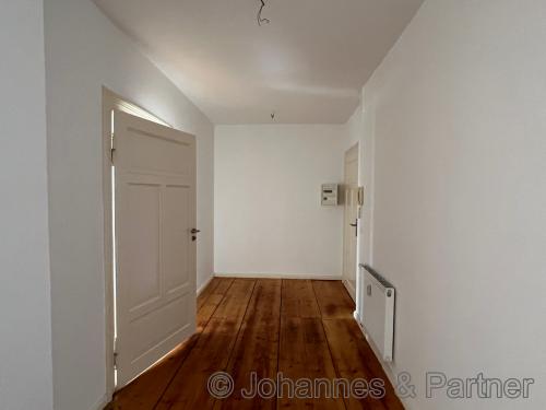 Flur und angrenzende Zimmer