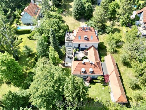 Haus ist deutlich größer als die Frontansicht vermuten lässt