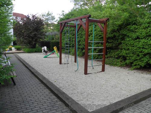 kleiner Spielplatz zur Nutzung