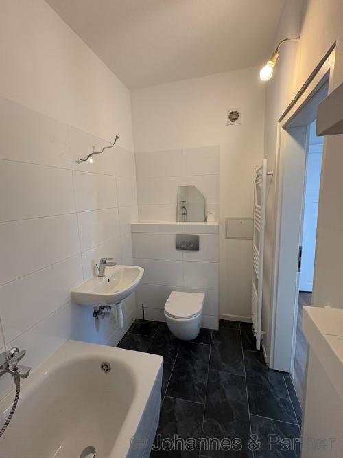Bad mit Badewanne