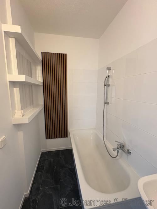 Bad mit Badewanne