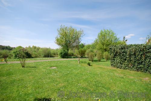 große Terrasse mit eigenem Gartenanteil nach Südwesten im Naturschutzgebiet