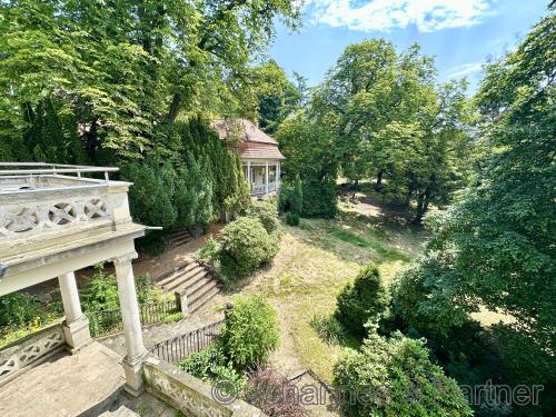Blick aus dem Obergeschoss in den Garten