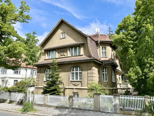 Hausansicht aktuell und real