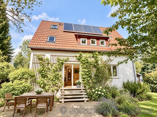 Hausansicht aus dem Garten